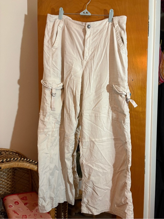 American Eagle Outfitters Pants - American Eagle Outfitters Cream Stretch Cargo Pants